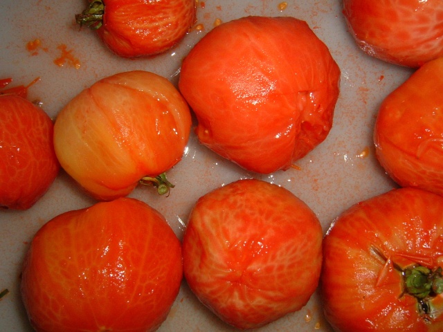 09 Unos tomates pelados
